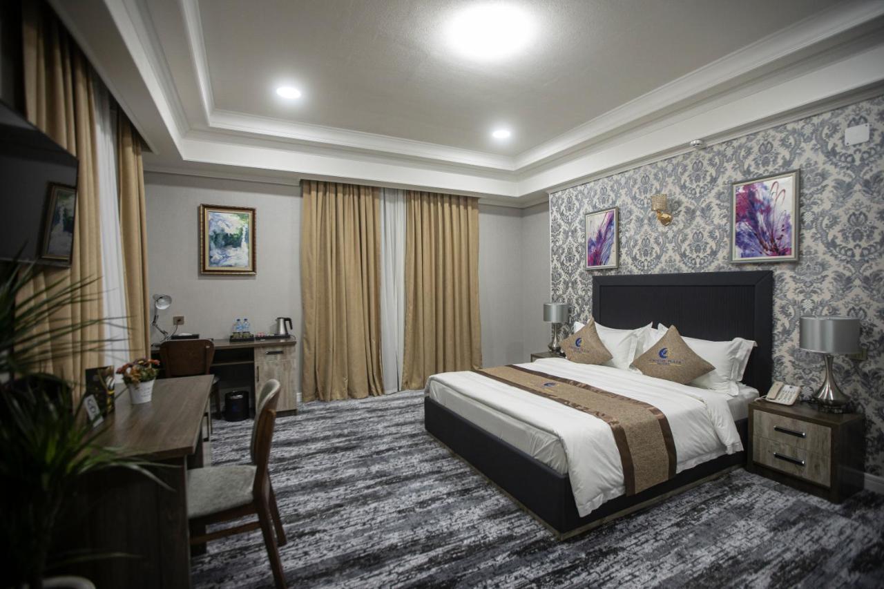Tinchlik Plaza Hotel Navoi Kültér fotó